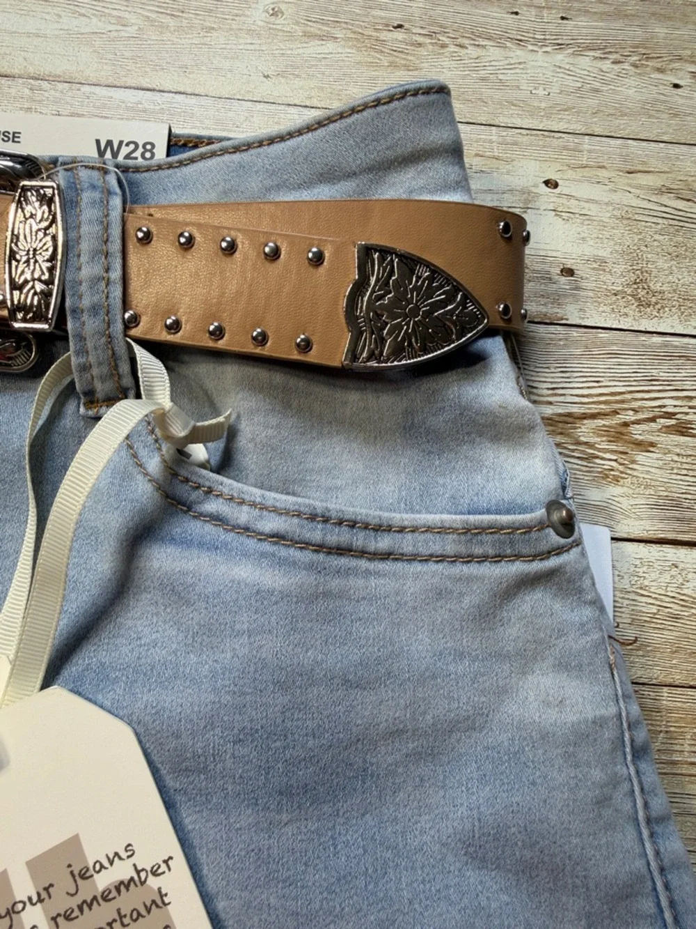 Dollhouse Curvy Light Blue Denim Shorts Tan Studded Belt size 7/8 Waist 28 NEW - Picture 4 of 14